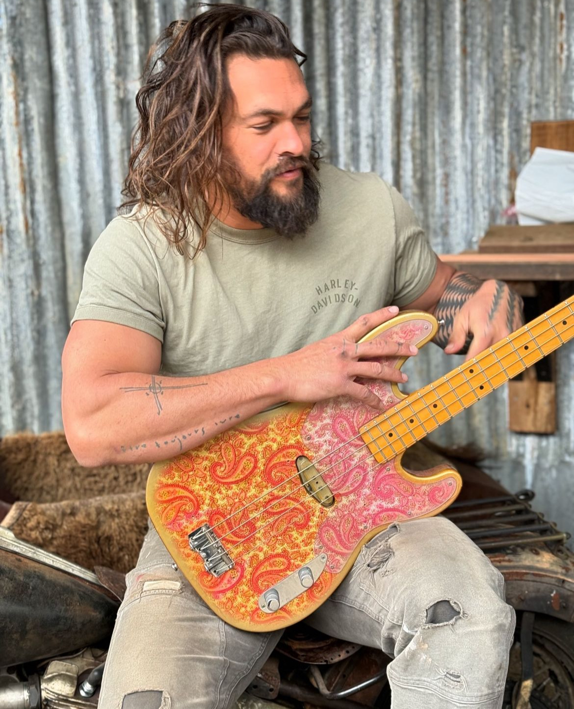 Jason momoa on sale fender bass