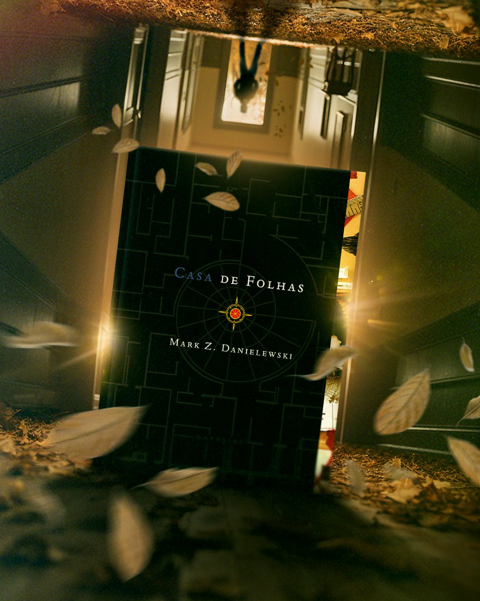 DarkSideBooks's tweet photo. Uma casa onde as leis da física não existem tal como as conhecemos.

Um livro que se tornou um verdadeiro culto.

A Caveira traz para os DarkSiders CASA DE FOLHAS, um clássico moderno do horror e da literatura experimental de Mark Z. Danielewski, inédito no Brasil. https://t.co/9nS62Ih0Di