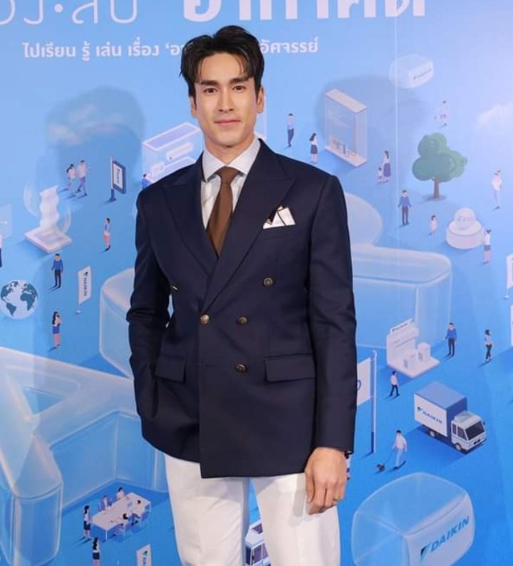 AngelSnowNY's tweet photo. This is what Nadech mean he has a lot of work this year ❤️

Private event for the month of January #DaikinTH #NescafeTH #CaltexTH 
Theater musical on June more works to come fighting 🐻👏🙌

#nadech #kugimiyas #ณเดชน์ https://t.co/UlC7EkwcwB