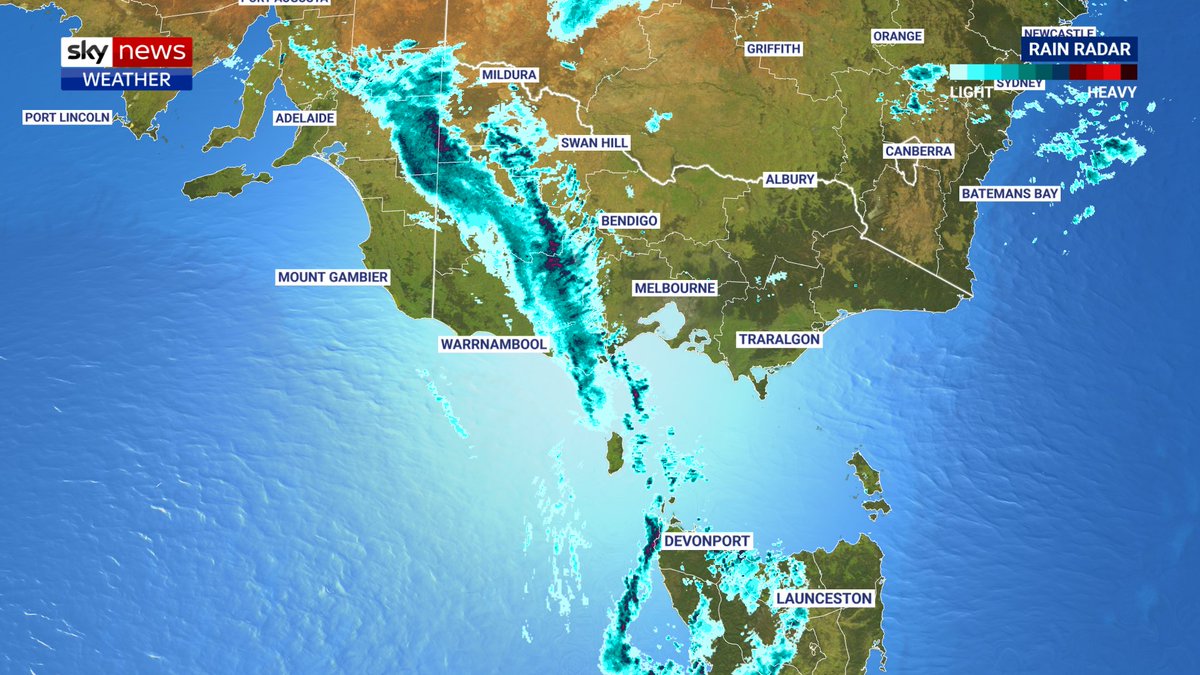 Alison_Osborne_'s tweet photo. ** Incoming **
A line of squally storms extends along a cold front in the southeast this morning - expected to reach Melbourne in time for the morning commute, Canberra and Hobart during the middle of the day and Sydney by the evening - A big day! Details #Ch601 #SkyWeatherAus https://t.co/5J7WuIZeVb