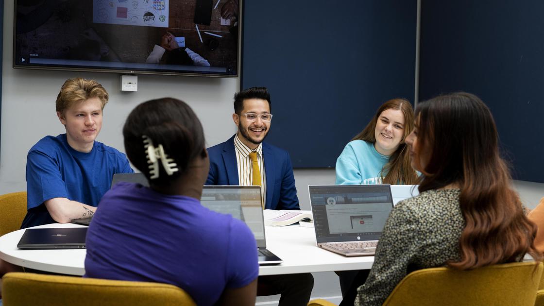 LancashireBiz's tweet photo. Our inaugural Research and #KnowledgeExchange Festival will take place at  @UCLan Preston, @UCLanBurnley and Westlakes Campuses  from Monday 5 to Friday 9 February! 

Explore a week of free eventsthat will bring skills and opportunities to businesses 👇
 
https://t.co/1nak423KkG https://t.co/1YaaHa7mvv