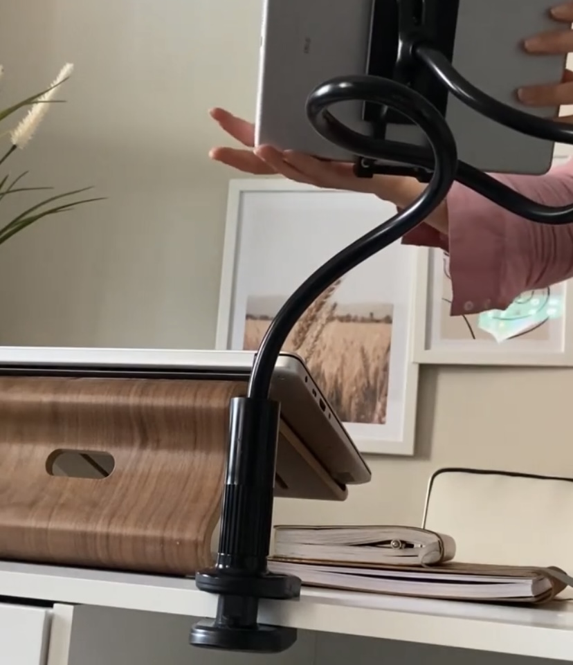 TickleBrick's tweet photo. Our extensive range includes premium bamboo desks, along with practical mobile phone holders and laptop stands for superior desk organisation 💻️

#homewear #homeweardesign #deskspace #deskdecor #deskgoals #deskstyling #deskinspiration #desksetups #desksituation https://t.co/fViis54jHW