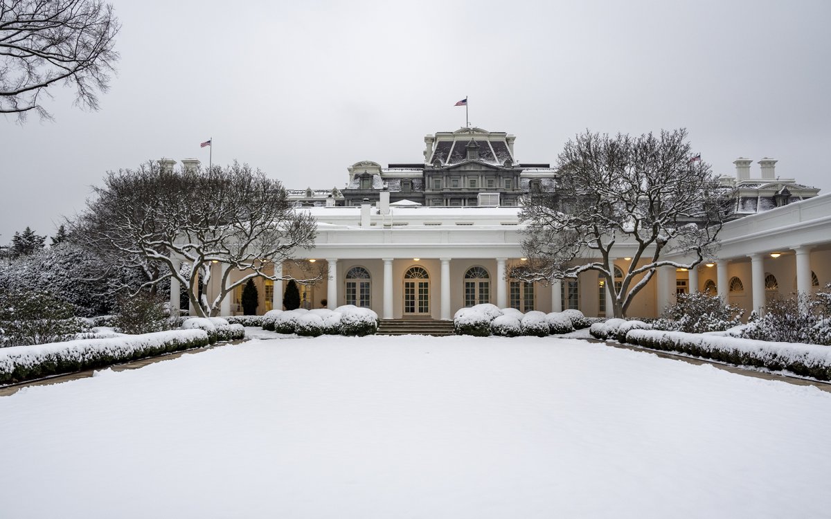 POTUS46Archive's tweet image. Enjoying the first snow of the year at the People's House.