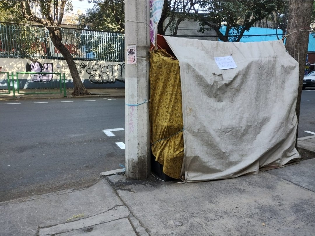CopacoRoma1's tweet photo. @SandraCuevas_ @mancera_aranza @AlcCuauhtemocMx @IntiMunoz @aliciabarcena @SRE_mx inmigrantes sólo se va cambiando de entrada a otra, defeca en la banqueta, se roba el agua de la  Cibeles y se baña en la vía pública enfrente de la Escuela Primaria Alberto Correa Colima 286 https://t.co/4JXxOdr2QK