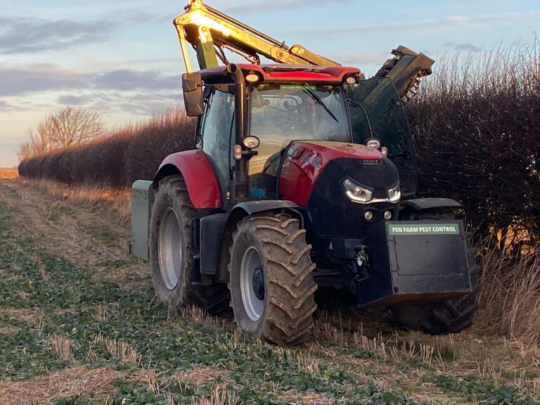 FenFarmPestCtrl's tweet photo. Moved up in the high country. Wheels running clean on the frosts. Lincs Wolds. AONB. Twigga pro 70 making light work on some nice hedges.
#frost
#cleanwheels
#AONB
#Lincswolds
@SpearheadWorld
@Sharmansagri
@irelandsfarmmac
@farmerThomo https://t.co/xDg2nopsGV