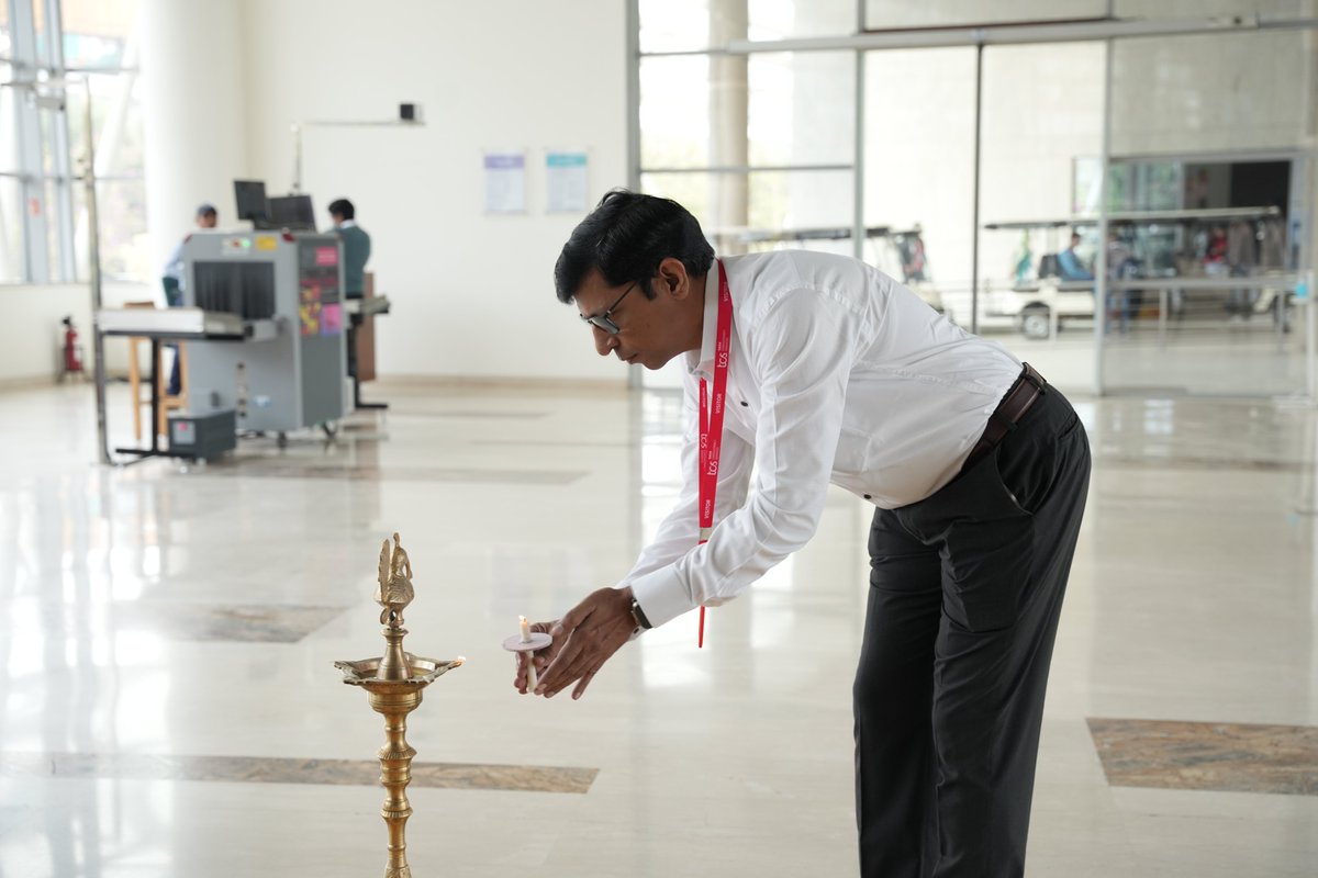 Digitate tweet media