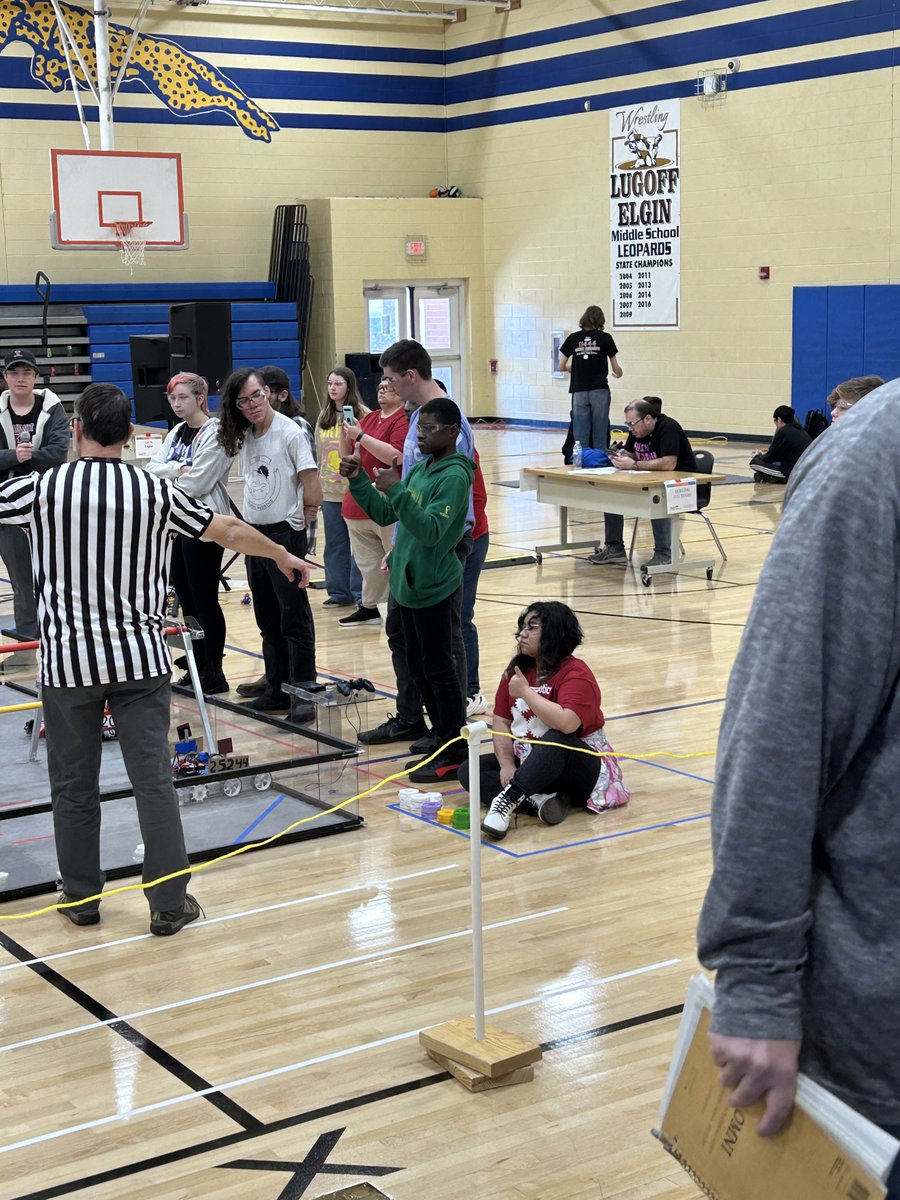 DreherHigh's tweet image. At the inaugural competition for our Blue Devil Mechanics Unified robotics team, a collaboration between seniors on the Blue Devil Mechanics team and some special education students, we finished sixth out of 11 teams:  richlandone.org/Page/15474