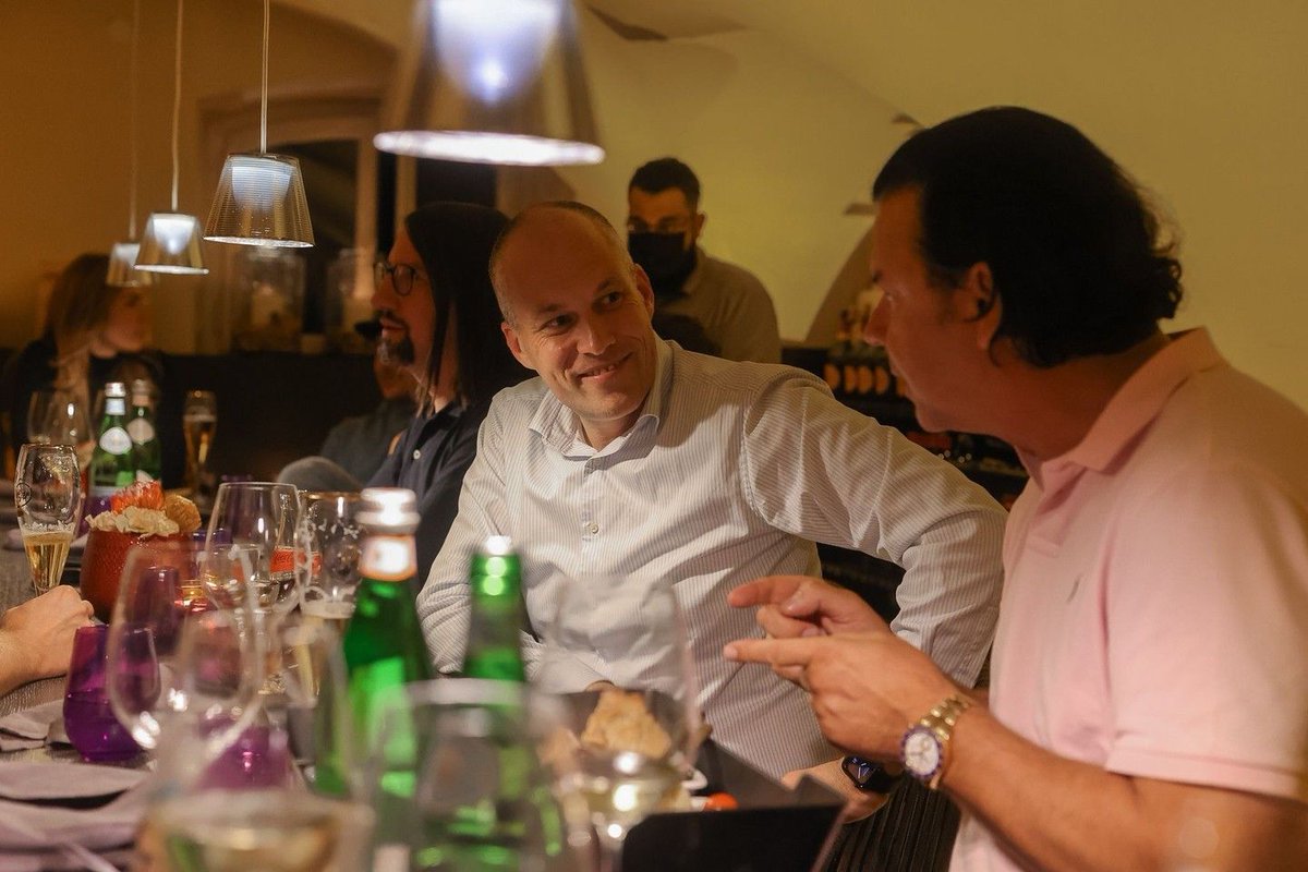 Dr. Oliver Pott tweet media