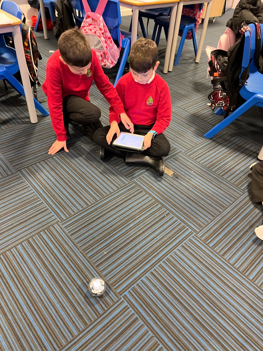 SchoolHillside1's tweet photo. Hillside digital leaders helping #P4H2Hillside pupils to operate #spheros from @AberdeenshireLL Thank you to @RickardJulia for organising. #techisfun https://t.co/LGDlgp3vpy