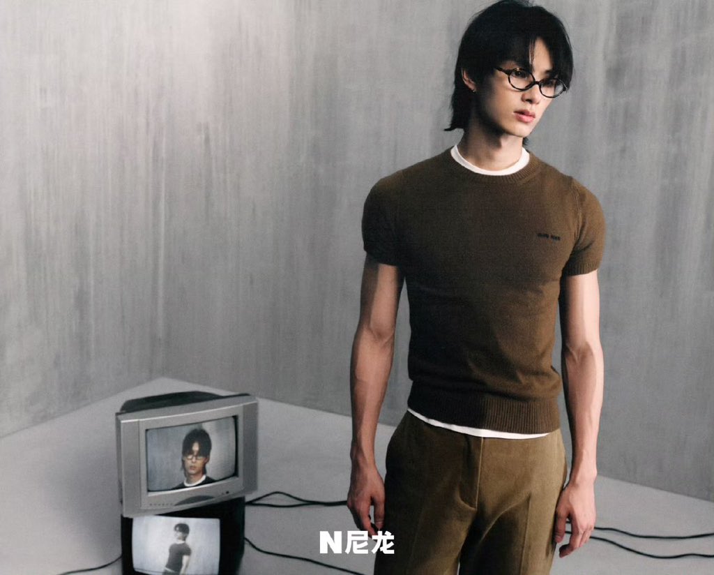 i need to see anton in this kind of styling SOOO BADDDDD