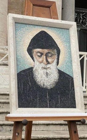sancharbel_es's tweet photo. Mosaico qué será bendecido y colocado en la Basilica de San Pedro - Vaticano, el 19 de enero 2024.
#SanCharbel ruega por nosotros. https://t.co/jUCPt20Q5V