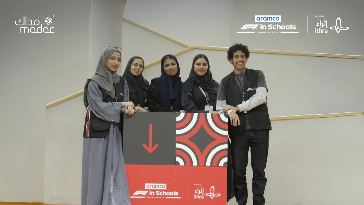 Stemracingksa's tweet photo. شغف التحدي يملأ المكان!

أبطال #فورمولا1_في_المدارس في #المدينة_المنورة يواصلون تدريباتهم✨. https://t.co/WCe0N2Uhrd