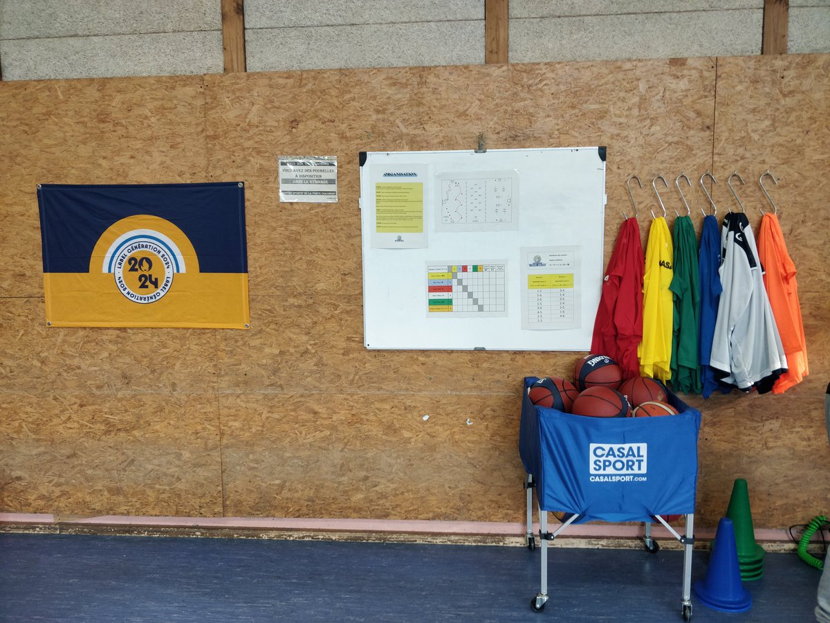 LamriRafic's tweet image. Très beau moment de partage autour des valeurs de l'EPS et du sport entre nos élèves de section sportive Basket-ball 🏀 du @ClgGRouault @Academie_Paris et la délégation d’élèves de @Tokyo_gov 🇯🇵 Rencontres, échanges, apprentissages et entraide mutuelle.  #generation2024