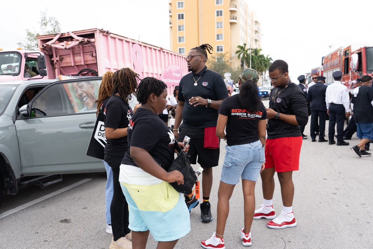 ✨️💪🏽Empowering education and celebrating unity! Our dedicated teachers joined the Martin Luther King Day parade in Liberty City, honoring the legacy of equality and education. #mlkday #martinlutherking #education #learningtogether #unity #equality #mlmpipa #tta #teachers