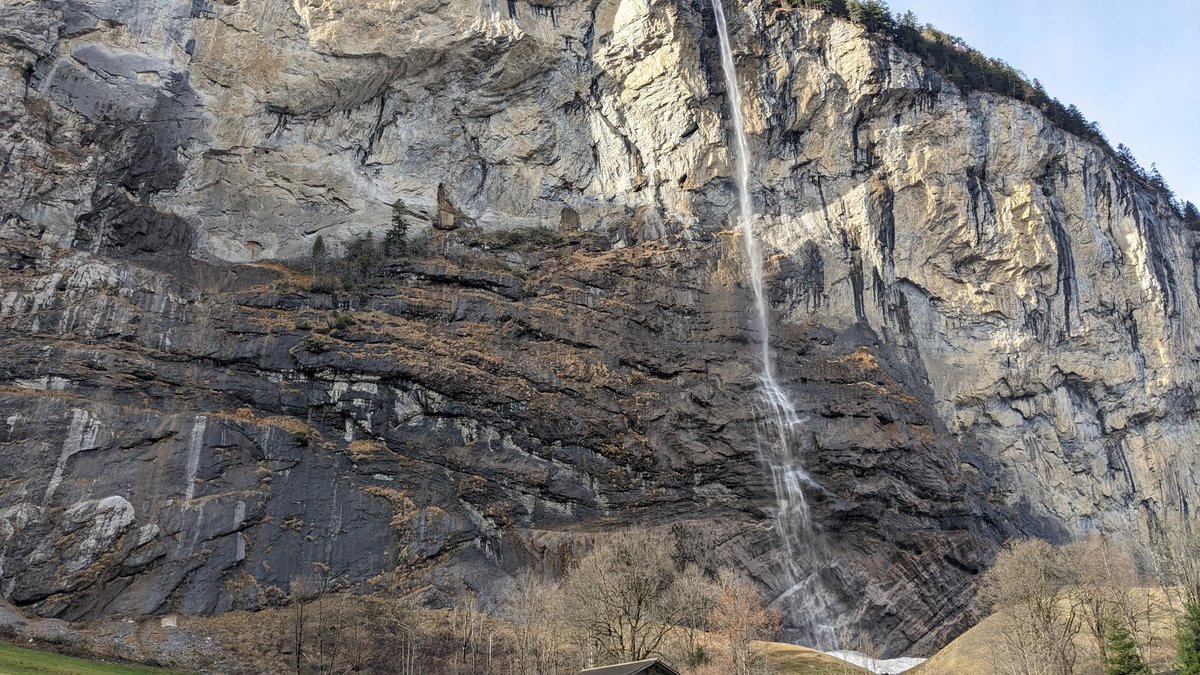 Biswa_92_Soils's tweet photo. A picture that represents not only present but also past earth dynamic processes....
Witnessed the orogenic forces that prevailed during the formation of the Alps.
#swissAlps #geologicalmarvel https://t.co/I0ODyhGwVB