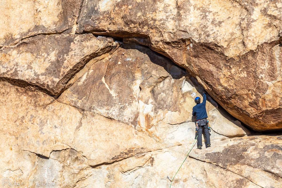 “Hey guys,GUYS. Could you pick up that top rock, I think my hand is stuck”
#rockclimbing #joshuatreenationalpark #theblob