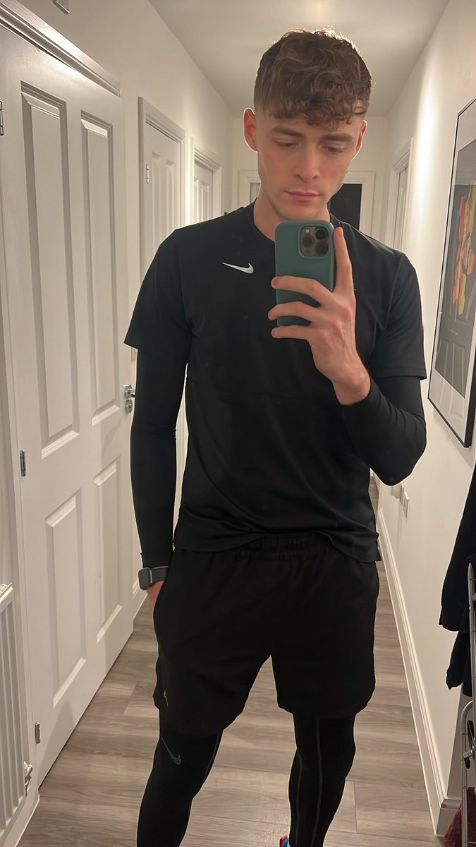 I went for a run yesterday evening and it was so cold my hands felt like they were burning. Picture before the run, I couldn’t hold my phone for an hour after 😂