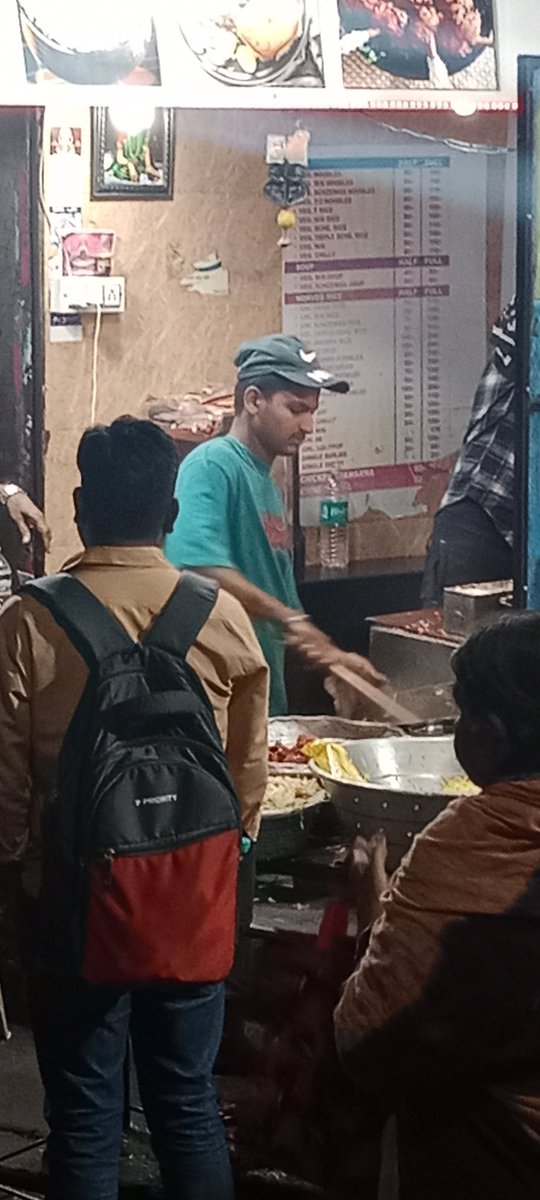 FutureBuildZ's tweet image. Devine anda burji Wale #devine #gully  #desirapper