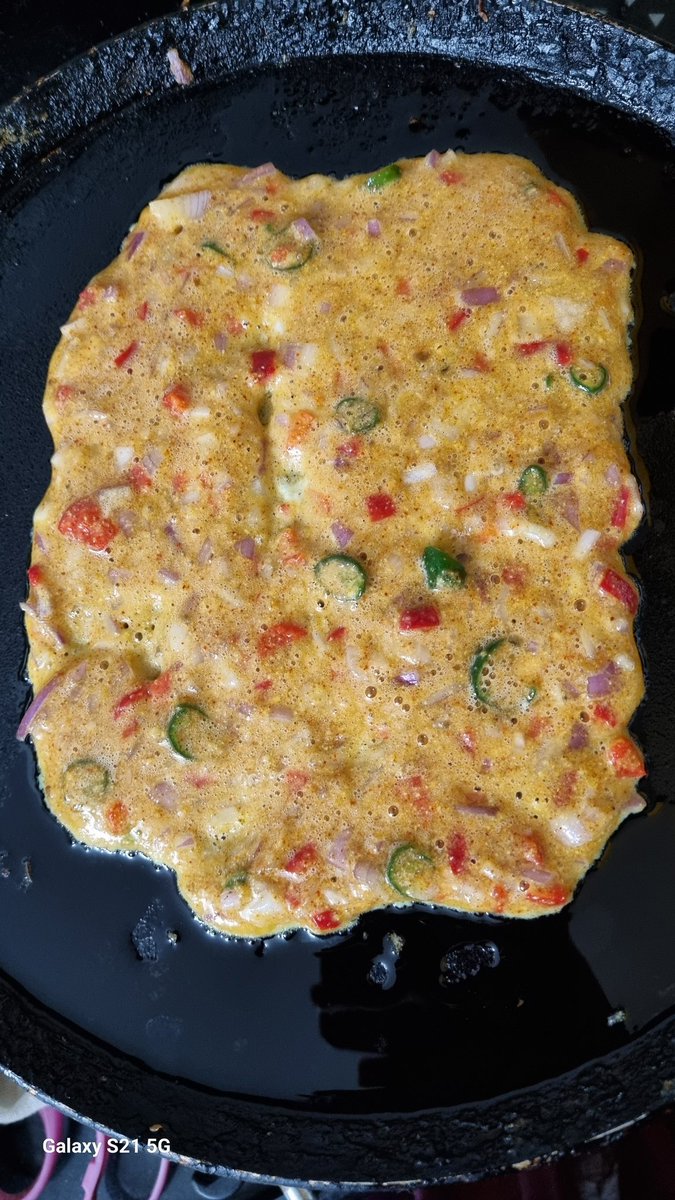 ChandiniMeda's tweet image. Midnight cravings anukuneru kaadhu . Post lunch emi tinaka ippdu ila . Colorful ga omlet annamaata . Just aakali things . #omlet #HappyKanuma