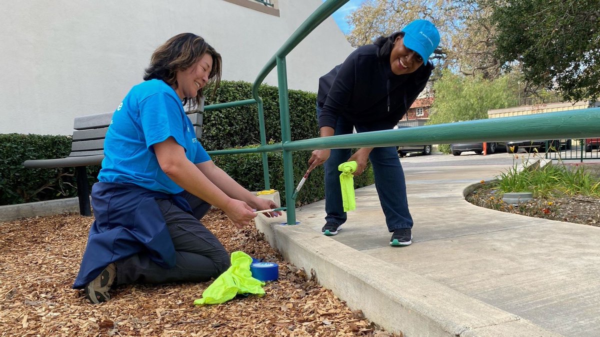 Kaiser Permanente Southern California (@kpscalnews) on Twitter photo In celebration of #MLKDay, our president, Michelle Gaskill-Hames, & several volunteers spent the day at Many Mansions, painting fences around the facility and playground. Thank you to all our volunteers <a href="/KPSCALnews/">Kaiser Permanente Southern California</a> who are honoring Dr. King's legacy during our "Week of Service." In celebration of #MLKDay, our president, Michelle Gaskill-Hames, & several volunteers spent the day at Many Mansions, painting fences around the facility and playground. Thank you to all our volunteers <a href="/KPSCALnews/">Kaiser Permanente Southern California</a> who are honoring Dr. King's legacy during our "Week of Service."