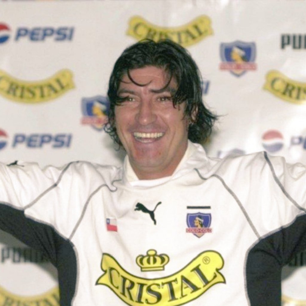 kalulismo's tweet photo. Yo me acuerdo de uno que vino a cumplir su sueño de niño y GRATIS a cerrar su carrera.
Cómo te quiero @bambam9oficial 

(Es que mira esa alegria weon, el sueño de todo hincha) https://t.co/YSXkHWLSEL