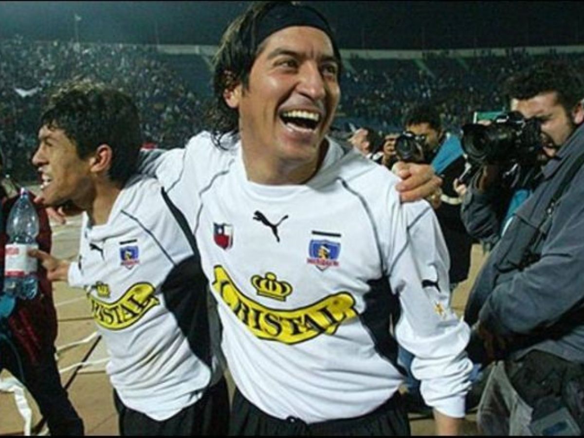 kalulismo's tweet photo. Yo me acuerdo de uno que vino a cumplir su sueño de niño y GRATIS a cerrar su carrera.
Cómo te quiero @bambam9oficial 

(Es que mira esa alegria weon, el sueño de todo hincha) https://t.co/YSXkHWLSEL