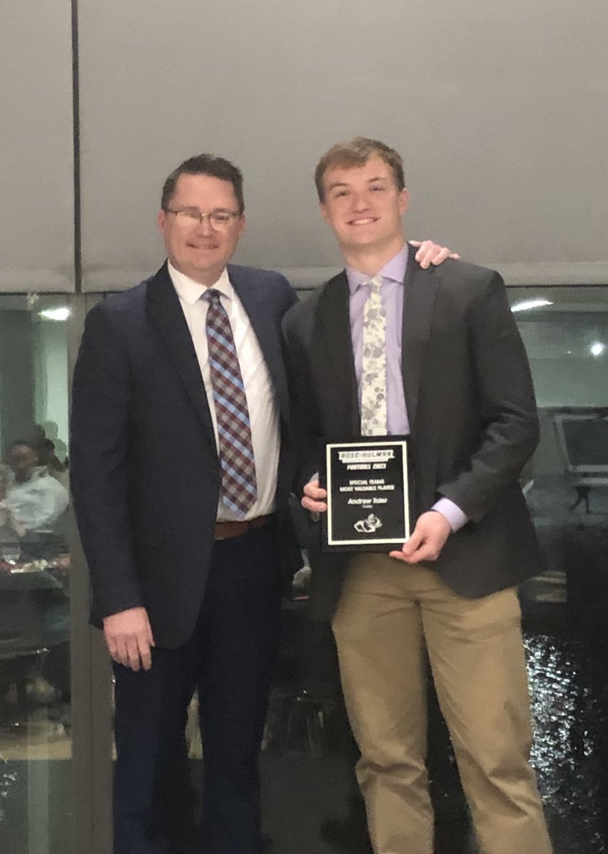 2023 Banquet

Newcomer of the Year: Wyatt Bell
Offensive Players of the Year: Miguel Robertson and Grant Ripperda
Defensive Player of the Year: Jakey Ovanic
Special Teams Player of the Year: Andrew Toler

#WeWork