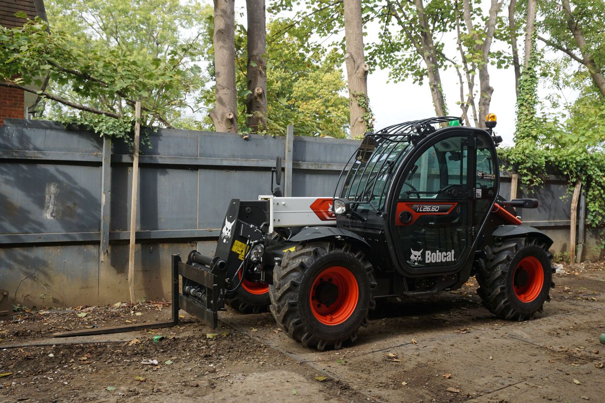 Our Bobcat Telehandler 26.60 is available for hire! POA. For more information give our friendly team a call on 020 7326 0000

#construction #ukconstruction #constructionuk #londonconstruction #buildinglondon #building #builders #engineering #ukengineering
