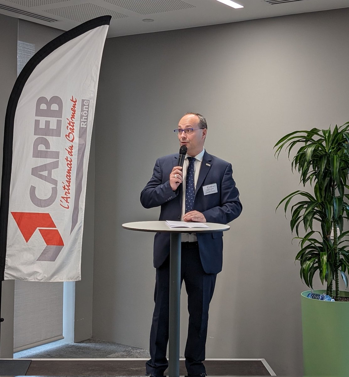 CMinicillo's tweet photo. Cérémonie des vœux de la CAPEB Rhône en présence des élus du territoire et des différentes structures professionnelles , des salariés, adhérents et partenaires. Un moment d'échanges riche, convivial. Crédit agricole Centre-est CAPEB RHONE et GRAND LYON https://t.co/aKAq4VetcE