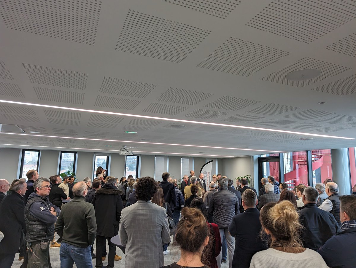 CMinicillo's tweet photo. Cérémonie des vœux de la CAPEB Rhône en présence des élus du territoire et des différentes structures professionnelles , des salariés, adhérents et partenaires. Un moment d'échanges riche, convivial. Crédit agricole Centre-est CAPEB RHONE et GRAND LYON https://t.co/aKAq4VetcE