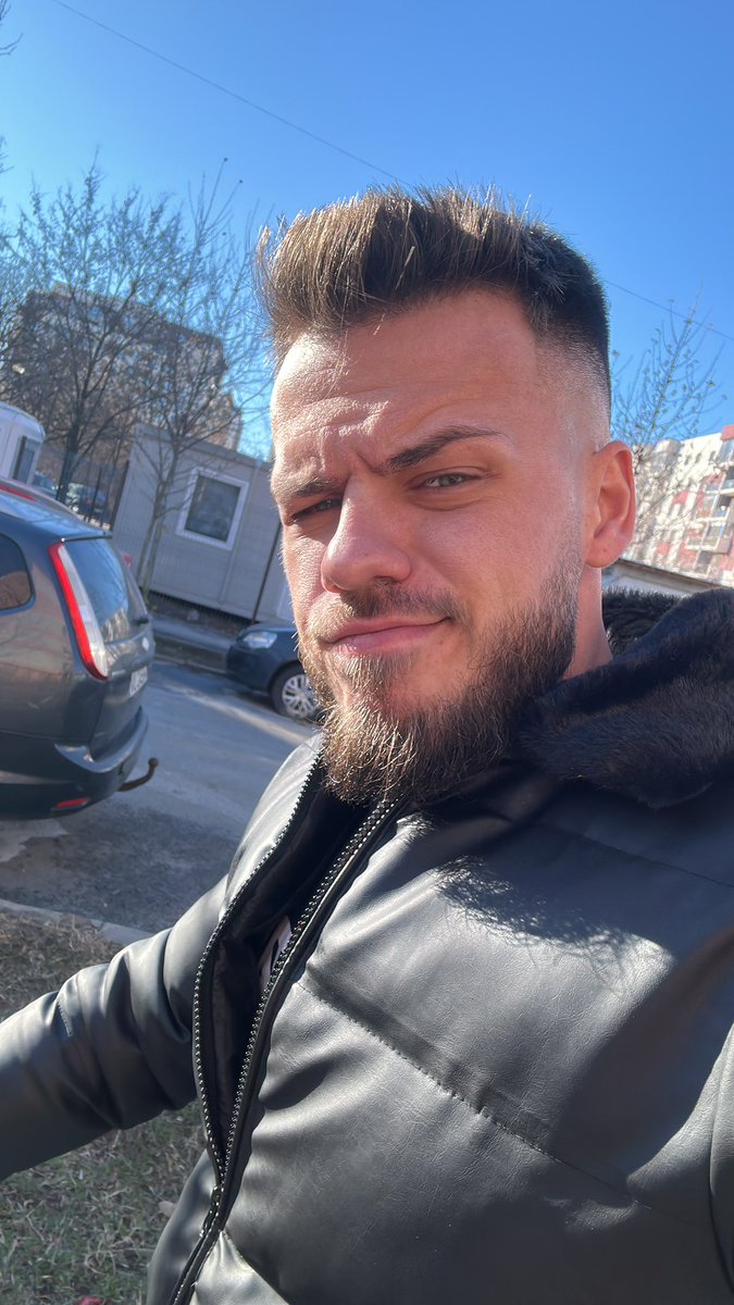 juliusss_ro's tweet photo. Just got a haircut f2gs โ sure I am better than you, anytime,any minute,any second in this life
#findom #alphabully #master #alpha https://t.co/duqly2gYu4