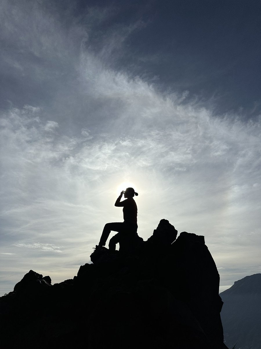 _Wendywalters's tweet photo. Hiking pertama di tahun 2024. Gn Sindoro! https://t.co/0eeA9mVngl