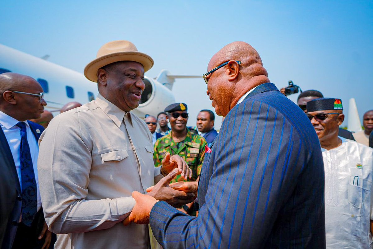 aksgovt's tweet photo. airport facilities  by Governor @_PastorUmoEno, the Minister commended past Governors for the huge investments in aviation development.

“The maintenance, repairs and overhaul facility is the first ever in the country and will service the whole of Nigeria, West Africa, https://t.co/2T0tDoKaGy