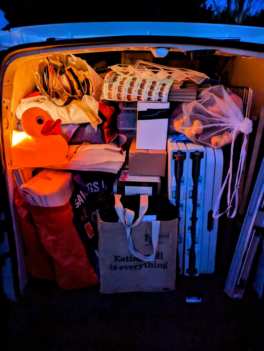 brambledowndes1's tweet photo. Heading off to Sunny Hunny for #contingency
This was last nights nocturnal #brambleduck all aglow in the back of the van
See you lot there https://t.co/3bN58Ug3tH