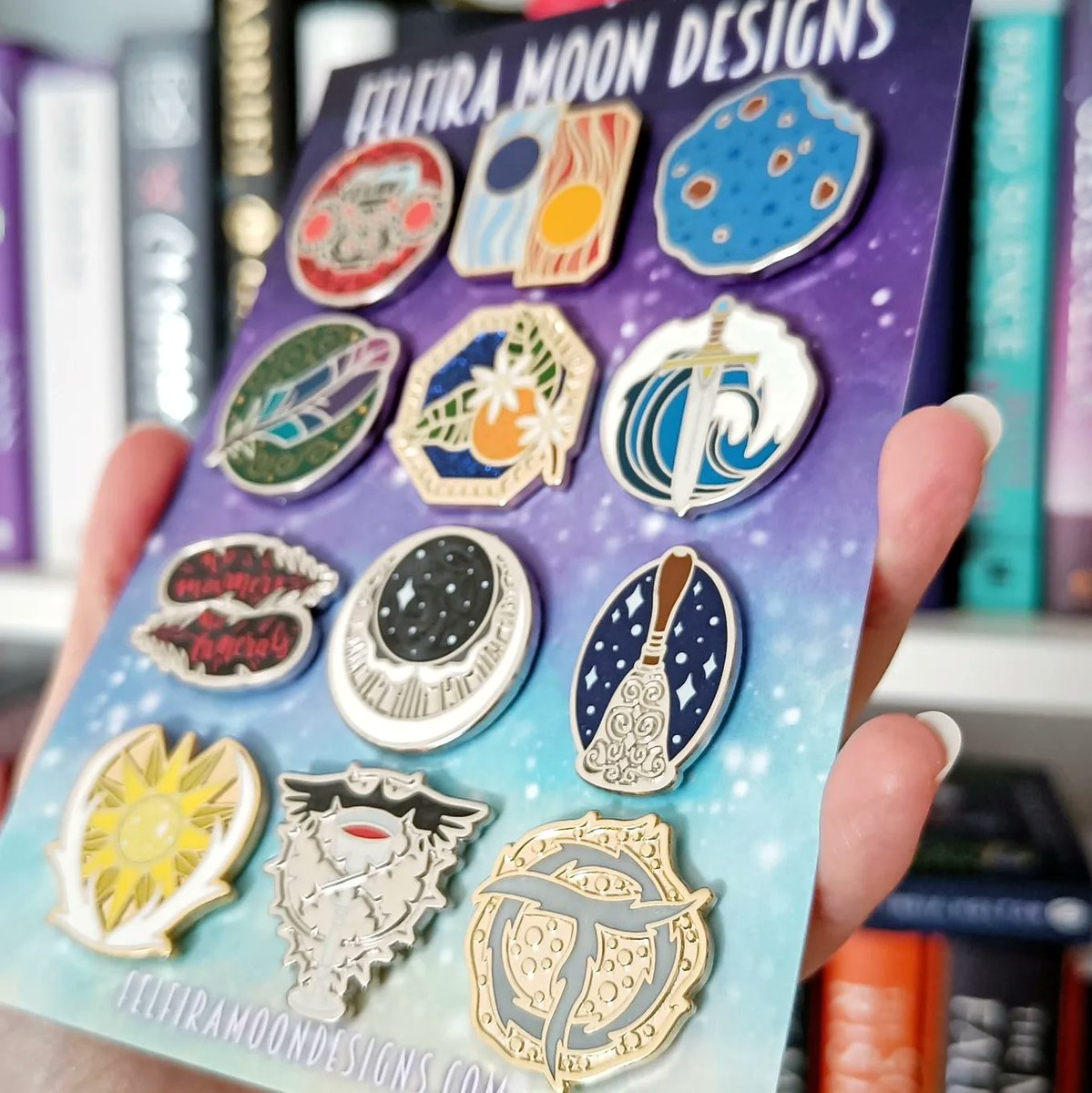 FelfiraMoon's tweet photo. Add a subtle nod to your fave fandoms with FMD's Little Literary Enamel Pins! Inspired by Shadow &amp; Bone, Six Of Crows, The Long Way To A Small Angry Planet, Priory of the Orange Tree, The Old Kingdom &amp; Percy Jackson and the Olympians.
https://t.co/M4IOAizKBY https://t.co/wslWKtU2HZ