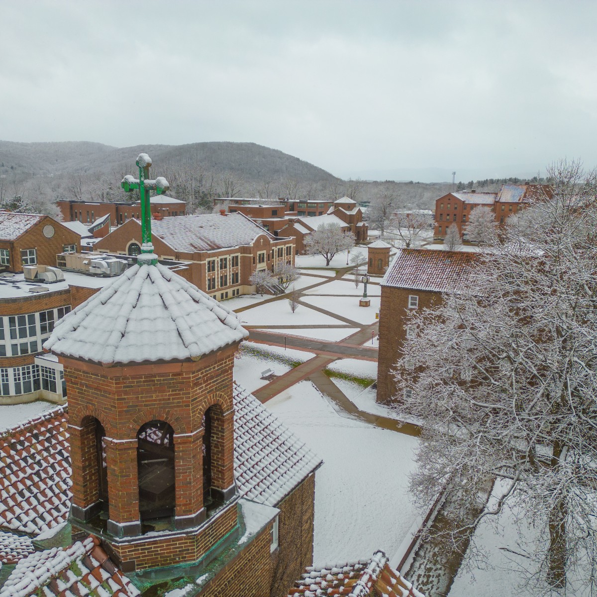 StBonaventure's tweet photo. Welcome back, #Bonnies, and happy 'snowy' first day of classes! ❄️

Remember, each class is a step closer to your goals. Stay curious, stay determined and savor every moment. #BonaFamily 💛🤎 https://t.co/qqthFpEMrE