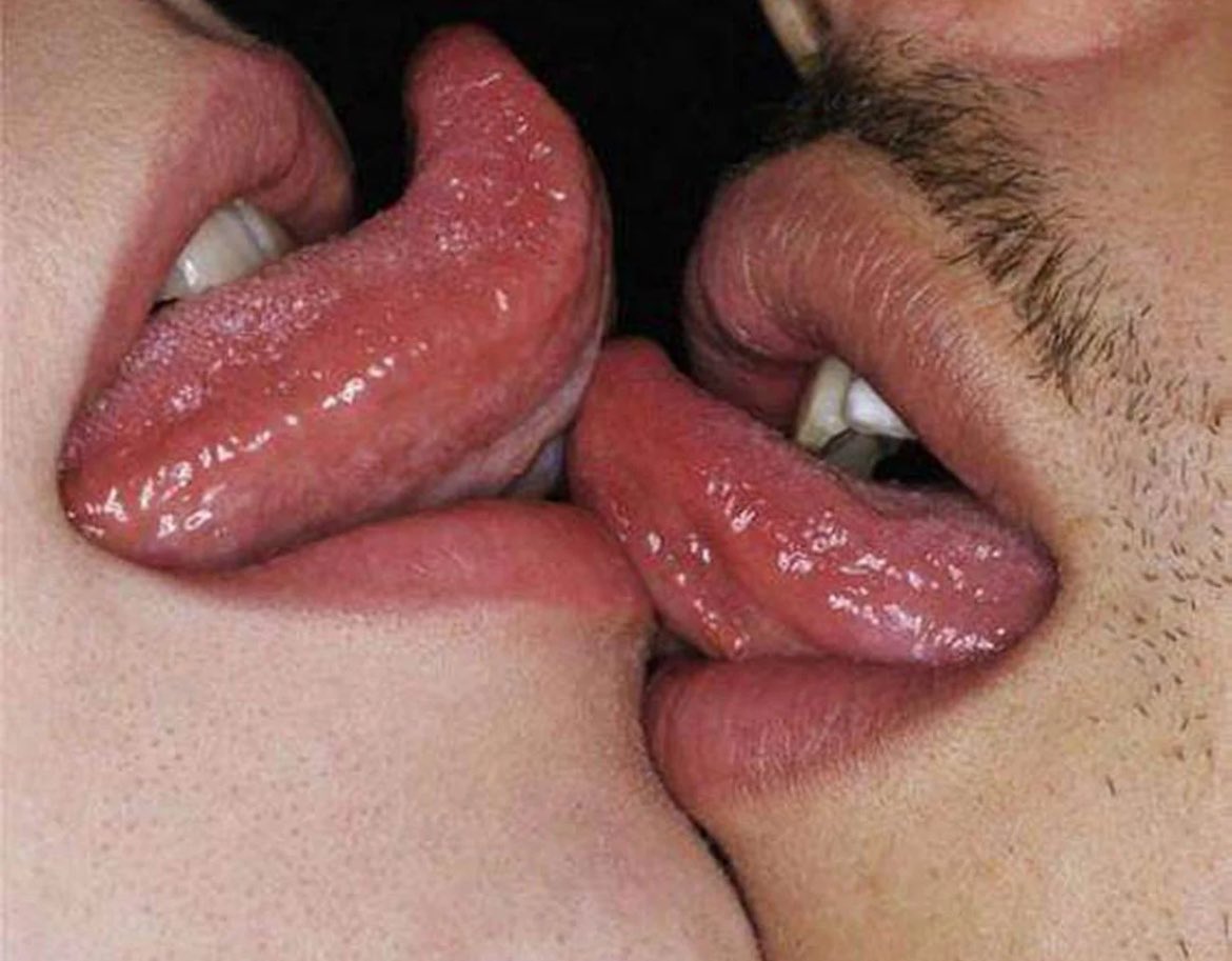 얼마나 바빴는지 오늘 들어올 시간도 없었네요. 
잘자요, 꿈속에서 만나 서로의 온기를 느낄수 있기를 - 💋 #섹트 #유부녀