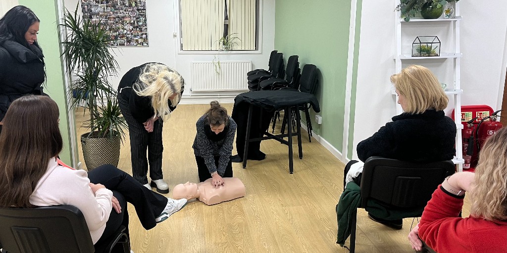 We had our 1st Green Hearts 💚💚staff CPD training course of the year with team @IrishCommServ Many thanks to our wonderful volunteer cardiac nurse Valerie Nangle for delivering the session To find out about Green Heart courses we offer, email Ellen: health@irishinbritain.org