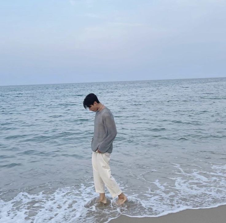 ylcalant's tweet photo. The ocean is so deep, like the way i feel for you (???)

#CSD #CaratSelcaDay #DK #DOKYEOM #seventeen https://t.co/6T2YMQTxHE