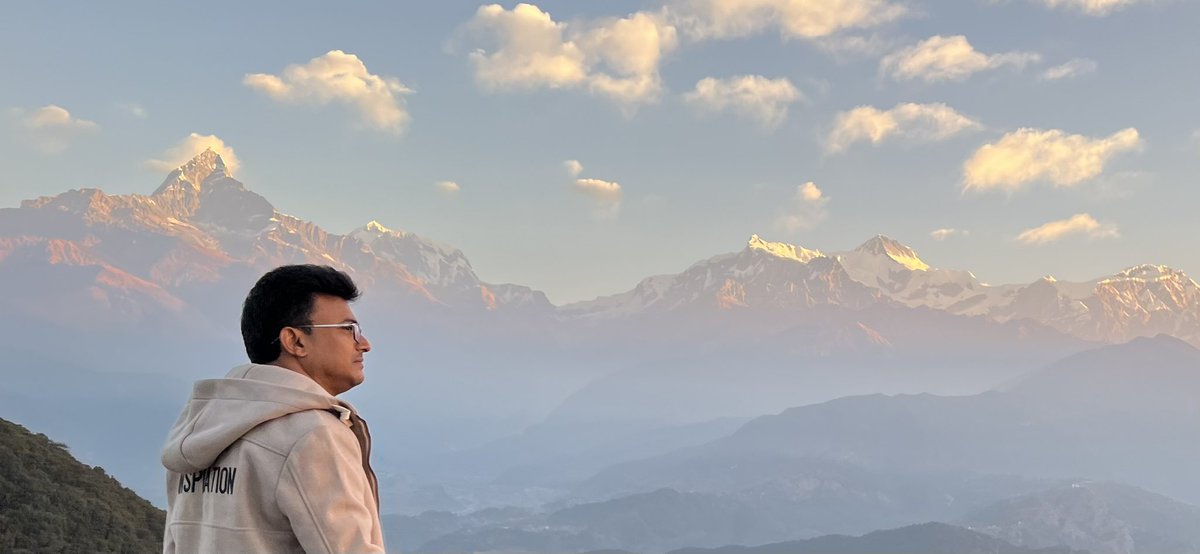 roshankurmi's tweet photo. Morning with the Himalayas https://t.co/9AiYuMaB6w