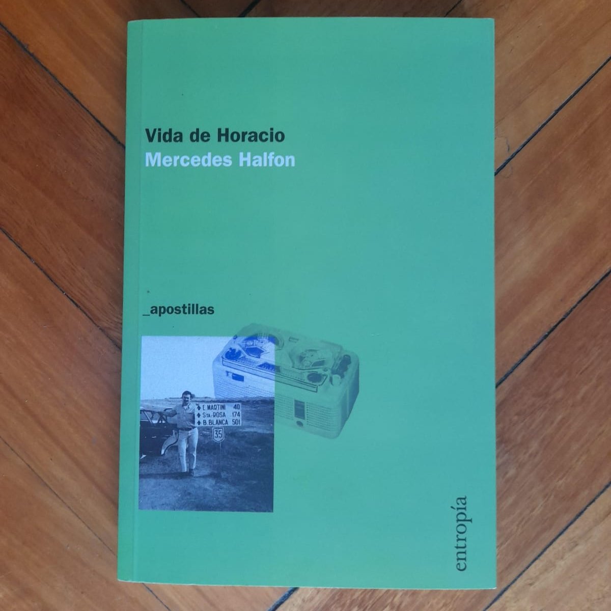 FundacionFilba's tweet photo. ✍️✍️ Hoy  @Nada_dora, programadora de Filba, recomienda *Vida de Horacio*, de Mercedes Halfon:
"Un libro íntimo que trasciende lo biográfico para transformarse en el testimonio de una época."
#FilbaRecomienda
https://t.co/SpN7EOZdQd https://t.co/jyN2N1n8ME