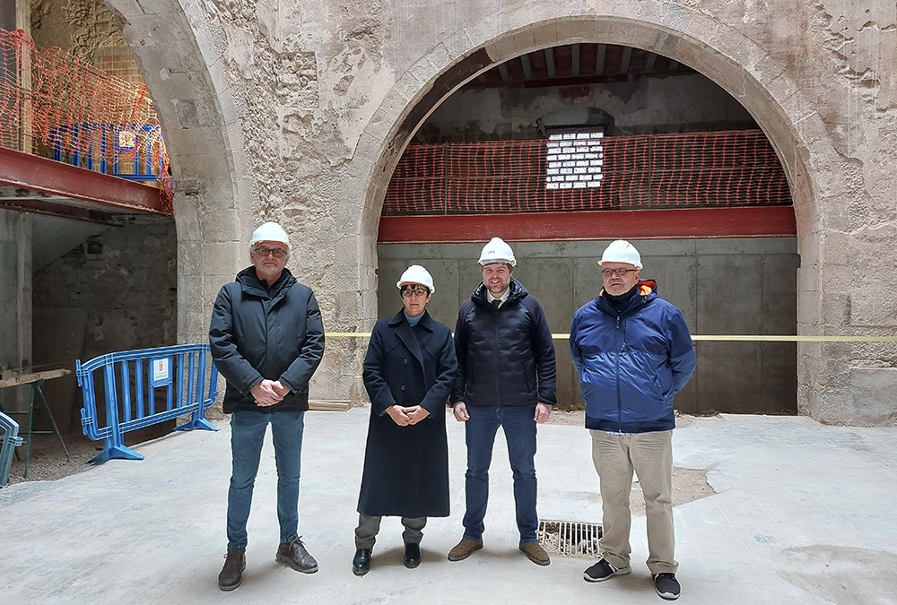 aj_centelles's tweet photo. [Nota de premsa]
La subdelegada del Govern visita Centelles.
Josefa Beltran, subdelegada del Govern d’Espanya a Barcelona, va visitar Centelles el dilluns 15 de gener. En el decurs de la visita van parlar amb l’alcalde, Josep Paré Aregall..
👉Llegir-ne més https://t.co/8IF0wvsS21 https://t.co/bhPPuiBoxR