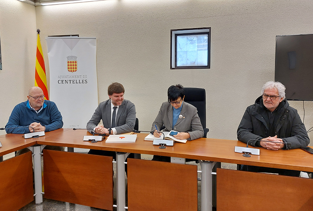 aj_centelles's tweet photo. [Nota de premsa]
La subdelegada del Govern visita Centelles.
Josefa Beltran, subdelegada del Govern d’Espanya a Barcelona, va visitar Centelles el dilluns 15 de gener. En el decurs de la visita van parlar amb l’alcalde, Josep Paré Aregall..
👉Llegir-ne més https://t.co/8IF0wvsS21 https://t.co/bhPPuiBoxR