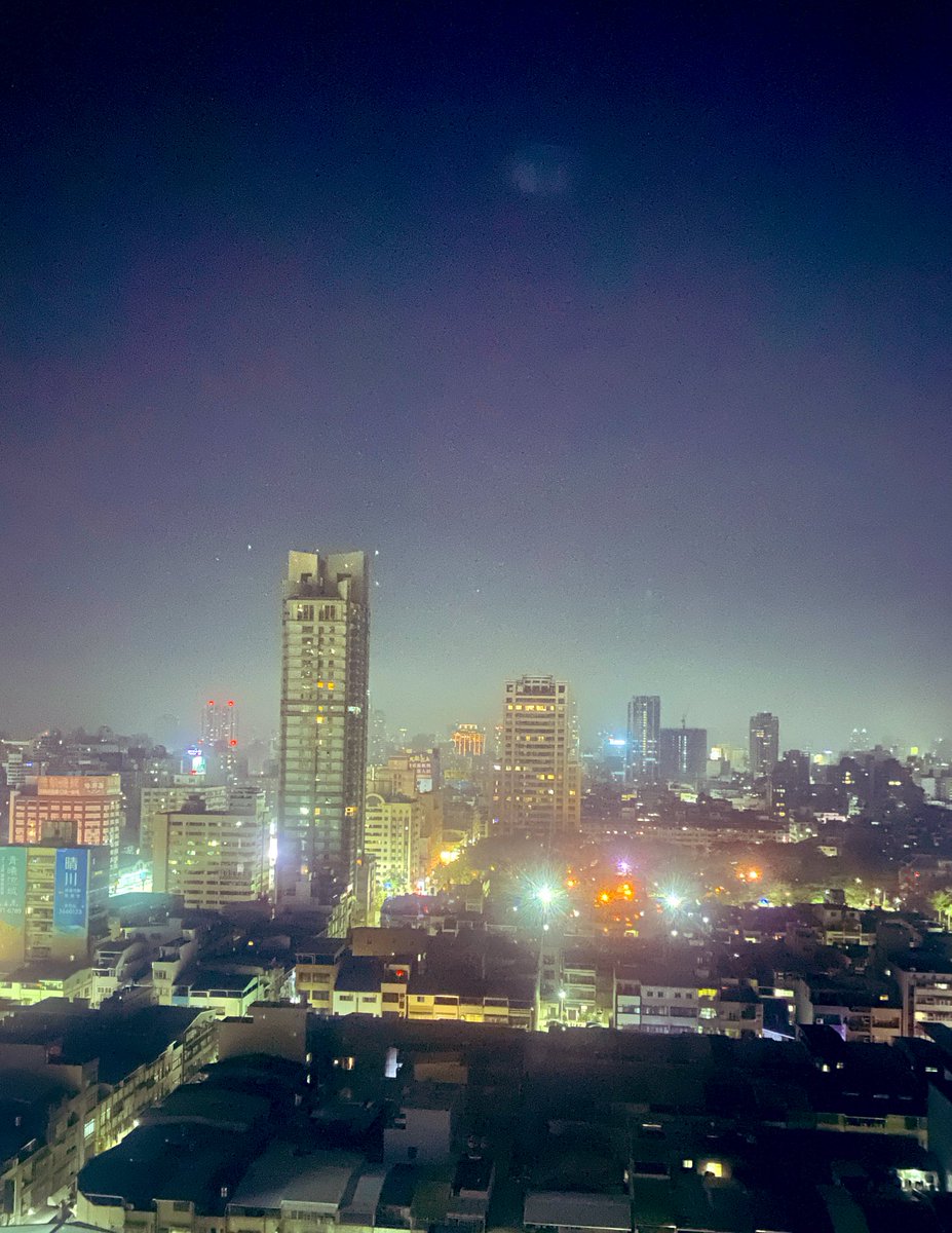 這才發現原來這裡的夜景還不錯