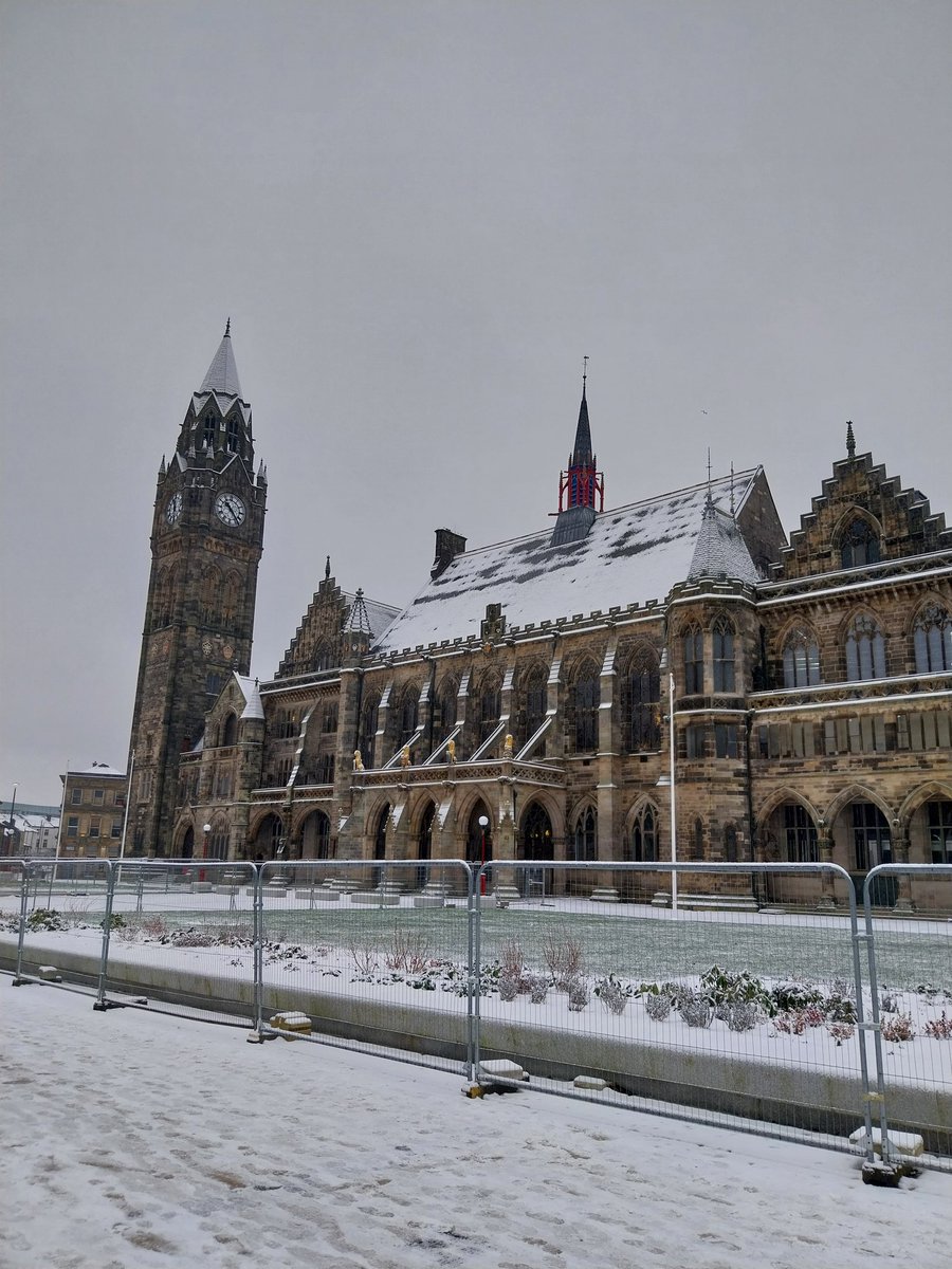 The #Christmas tree may have come down but #RochdaleTownHall is still looking festive today #uksnow ❄️