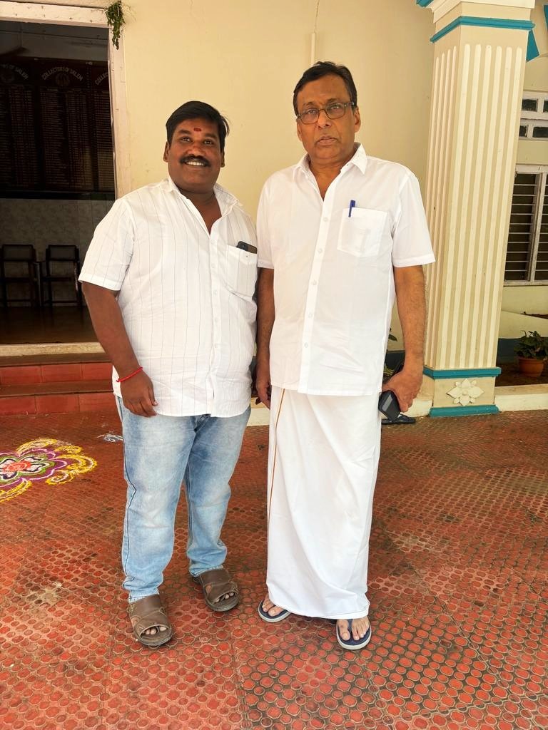 ArunPMK9's tweet photo. இன்று சேலம் மாவட்ட ஆட்சித் தலைவர் 
உயர்திரு. கார்மேகம் அவர்களை சந்தித்து பொங்கல் வாழ்த்து தெரிவித்தோம்..... https://t.co/Ku1kkCos6w