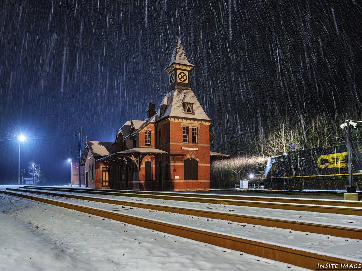 insiteimage's tweet photo. The classic Point of Rocks Train Station (Maryland) during last night's snow.

#pointofrocks #snow #snowstorm #maryland #pointofrocksmd #MDinFocus #traindepot #trainstation #nikonz8 #nikoncreators @capitalweather @spann #ThePhotoHour #StormHour #snowhour https://t.co/XpbBCZcy4j