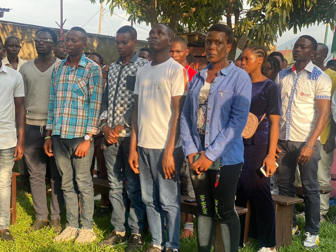AgasekeTv's tweet photo. Mu ntumbero yo kurushiriza kwigisha Abenegihugu ivyo kuziganya no kuguranana, @twikanguremf yafashe ingendo yo kwishikira ku rubuga kugira yugururire amakonte abanywanyi bashasha. Ku wa 14/01, uhereye ku muyobozi mukuru, bari bagendeye ishirahamwe ry'abakozi bo mu nzu, #CATDE https://t.co/KV8a1Ge80C