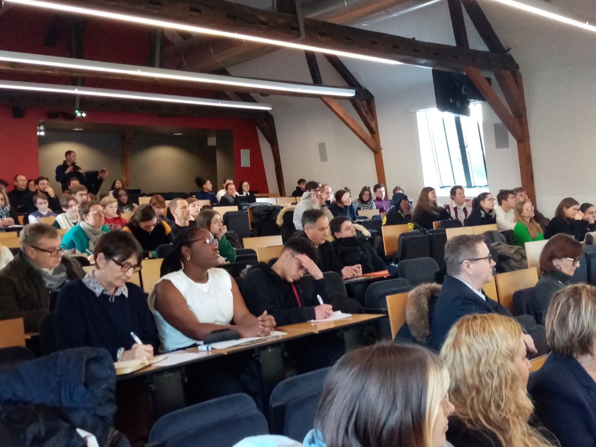 JackyFerry1's tweet photo. Première assemblée des éco-délégués de l'académie de Reims. Une superbe journée très enrichissante dans les locaux de Sciences Po. Les élus du CAVL, du CAVC et les éco-délégués de la Marne ont pu échanger sur les enjeux liés aux ODD. https://t.co/CQwb9yC85f