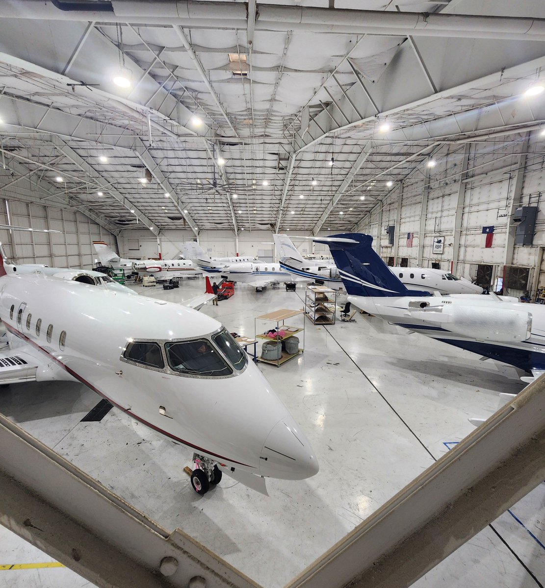 RBR_MX's tweet photo. Brrrr! Bring your aircraft to RBR for exceptional maintenance in heated hangars. Call us today to schedule your next maintenance event - 214-351-6604

#BombardierChallenger #CessnaCitation #BizAv #AircraftMaintenance #DallasTexas #RBR #RBRAviation https://t.co/1Hw2IUWMSX